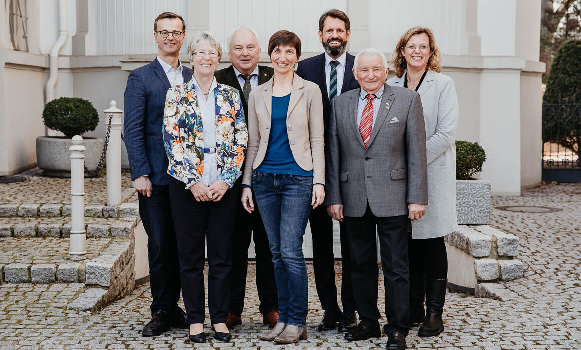 Gruppenfoto vom Kuratorium der Niedersächsischen Bingo-Umweltstiftung für Pressezwecke und Öffentlichkeitsarbeit- Unternehmensfotografie, Businessfotografie, Hannover, Simona Bednarek