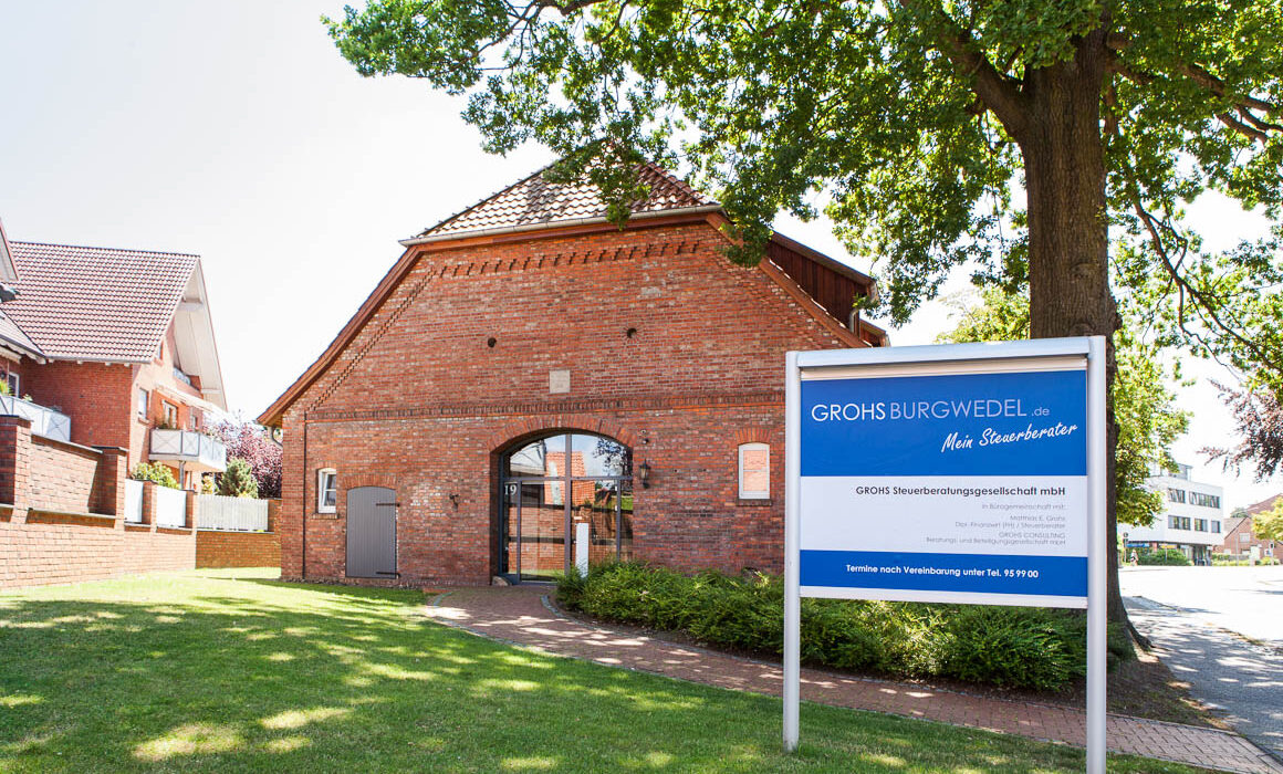 Ansprechende Außenansicht der Geschäftsräume von der Steuerberatungsgesellschaft Grohs in Großburgwedel - Unternehmensfotografie, Businessfotografie, Hannover, Architektur, Simona Bednarek